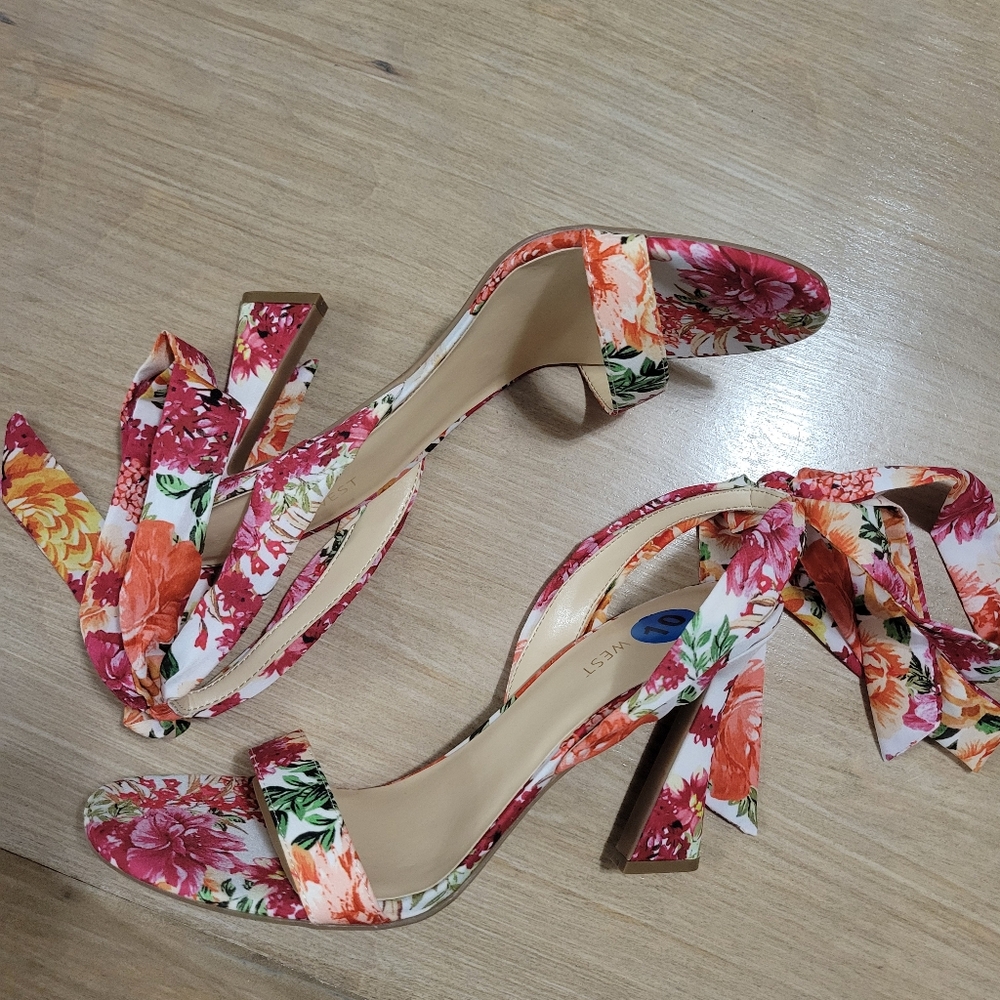 NEW Nine West Kobs Ankle Tie Sandal White Blooms Floral MultiSlide Size 10 - Picture 5 of 8